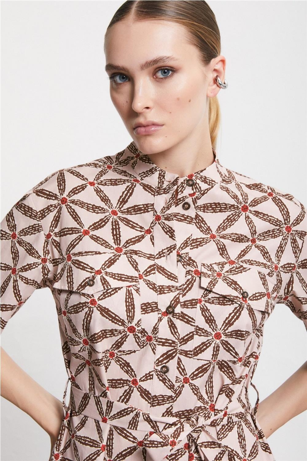 Vestido corto de mujer... 2