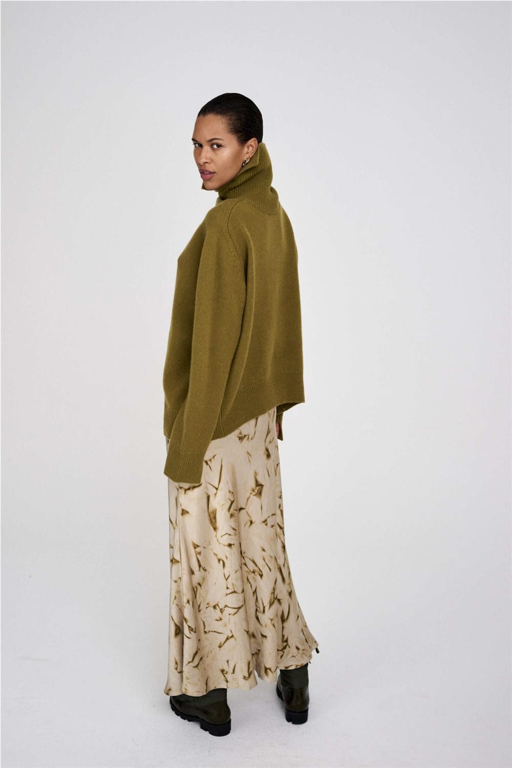 Falda larga de mujer... 2