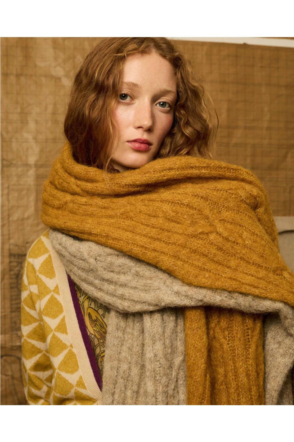 Bufanda de mujer de punto Is Coming... Bufanda de mujer de punto Is Coming...