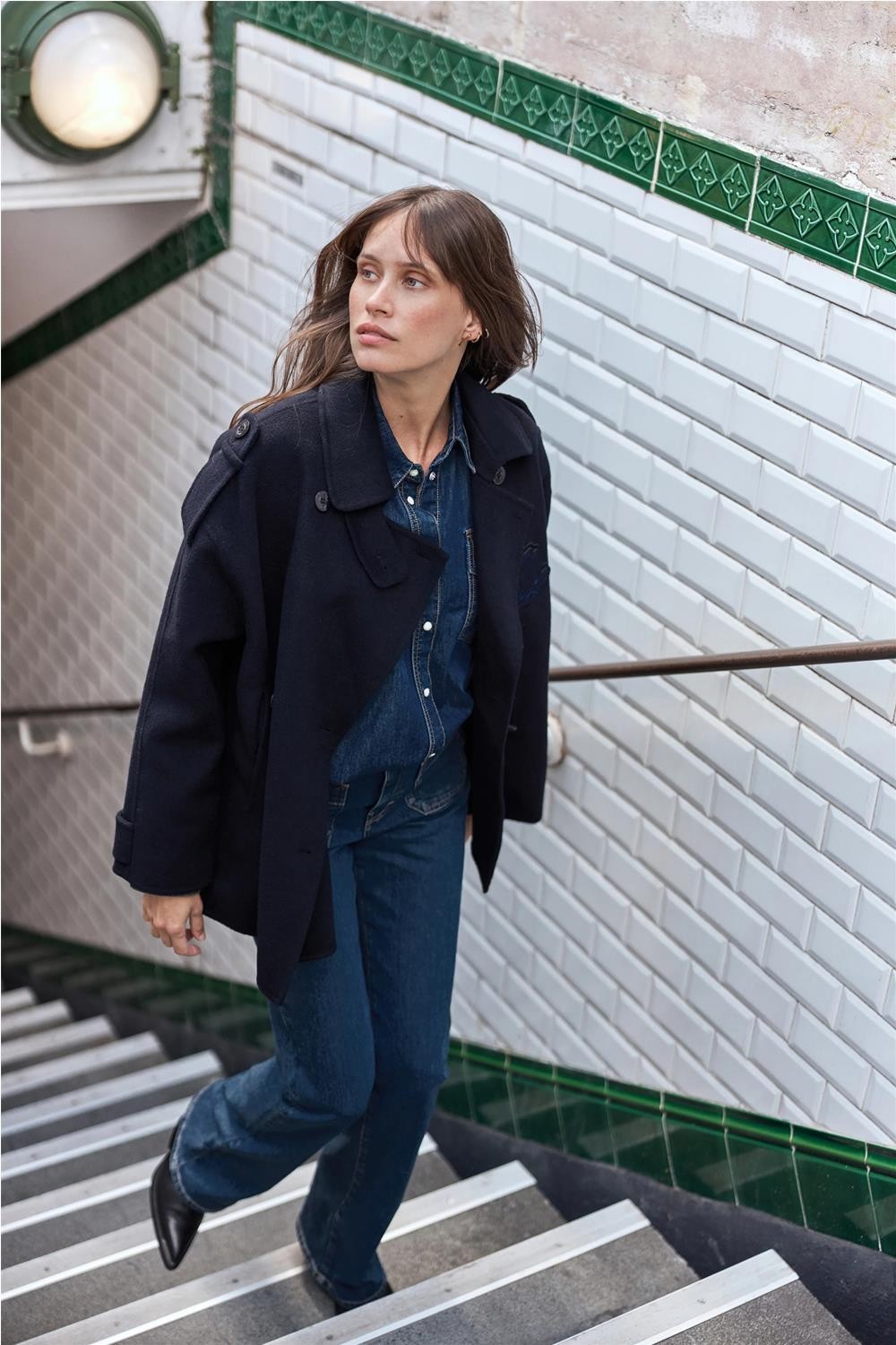 Abrigo corto de mujer...