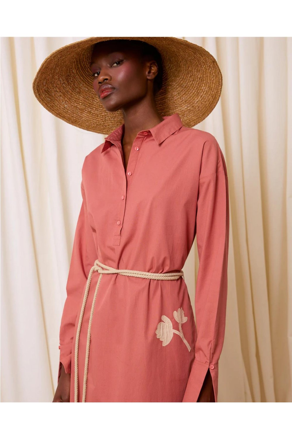 Vestido camisero de mujer...