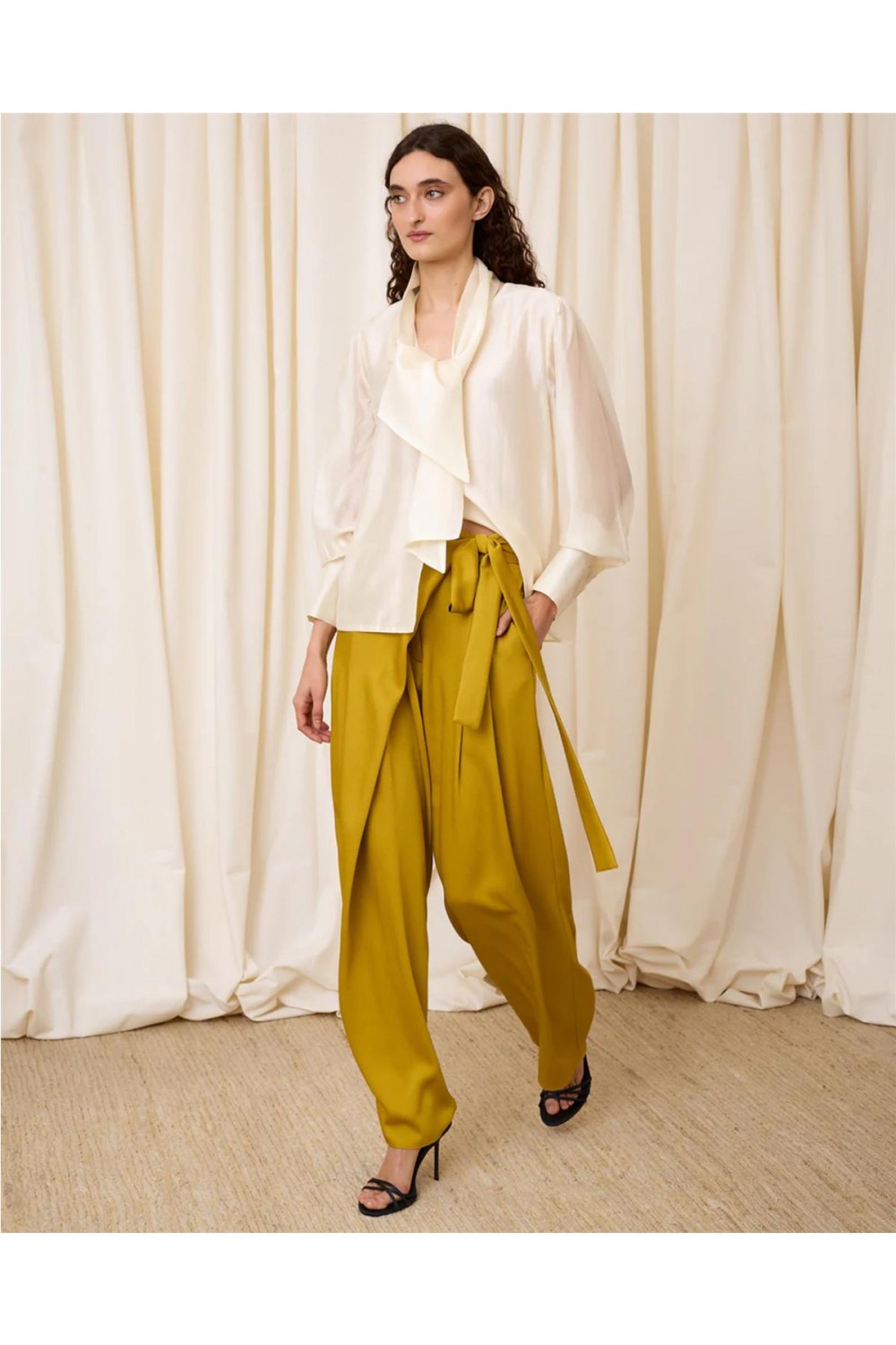 Blusa de mujer escote pico... 2