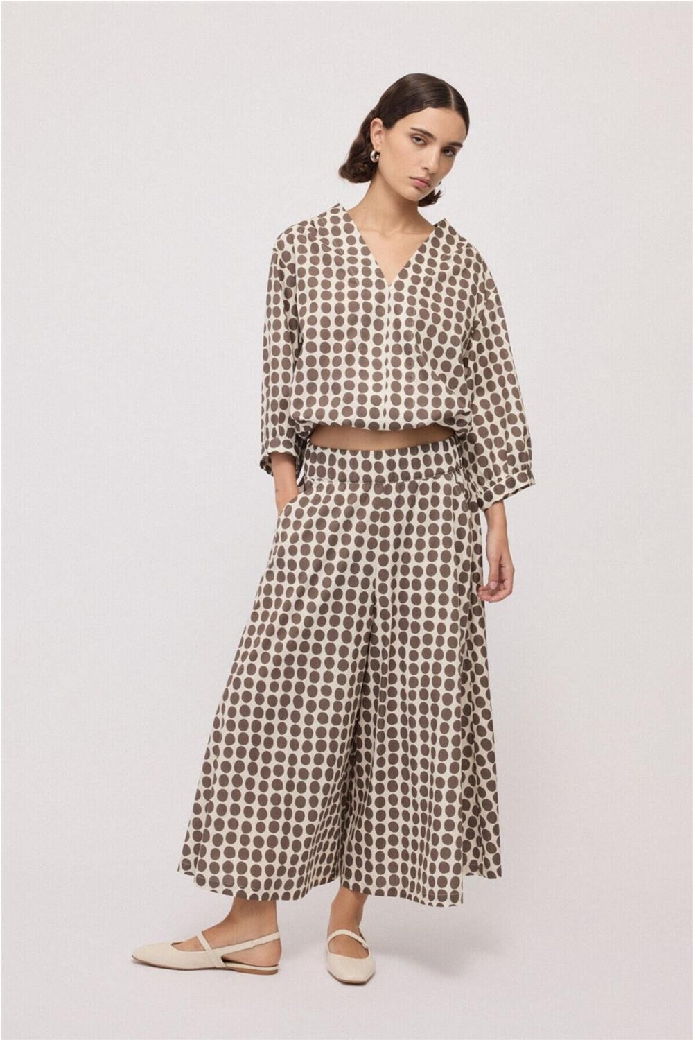 Blusa de mujer cuello en V...