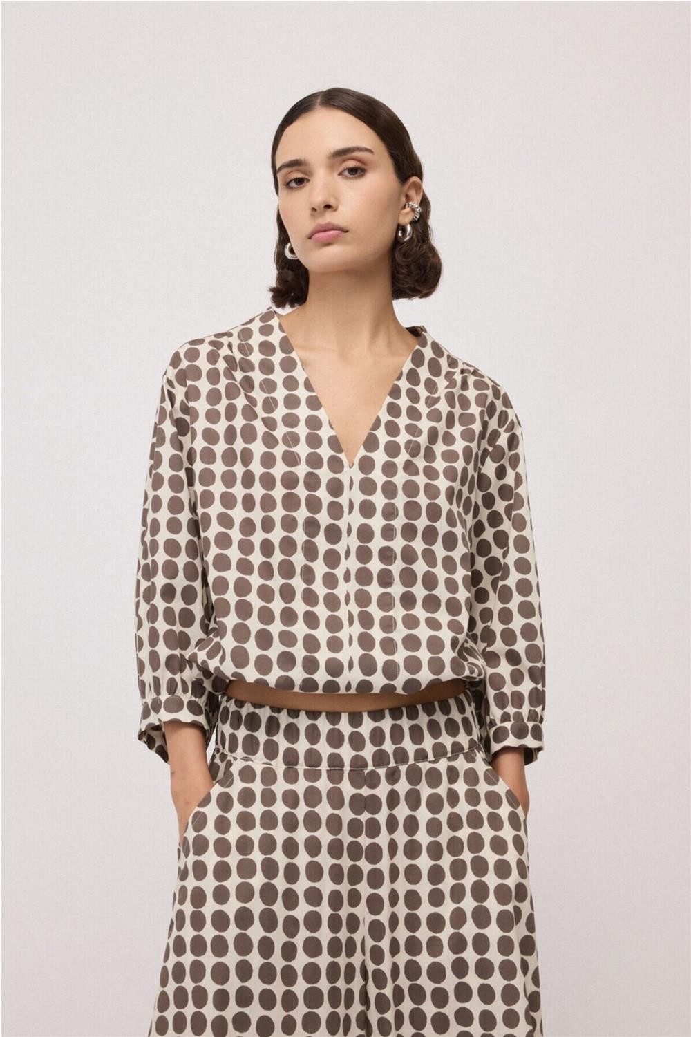 Blusa de mujer cuello en V... 2