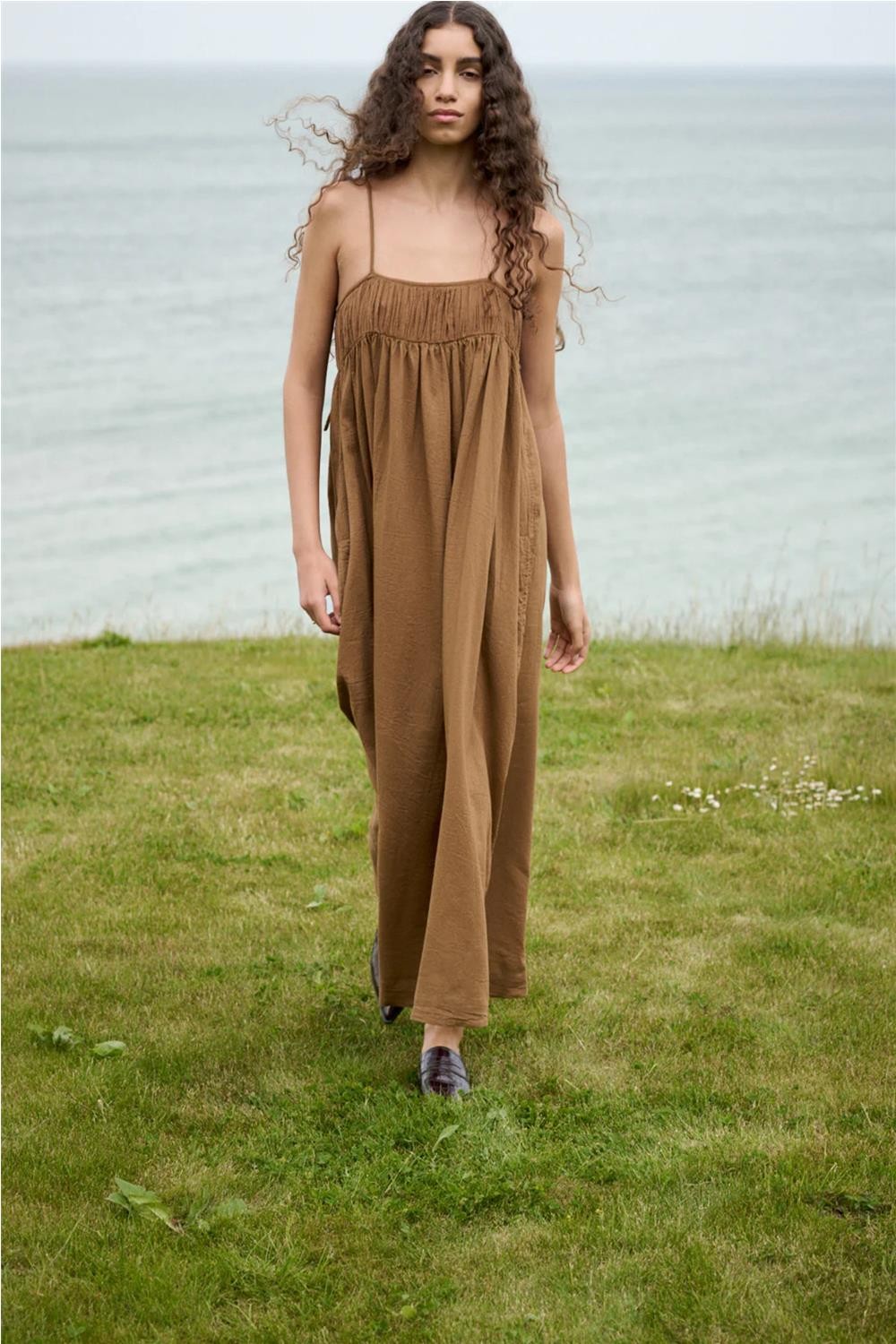 Vestido largo de mujer... 2