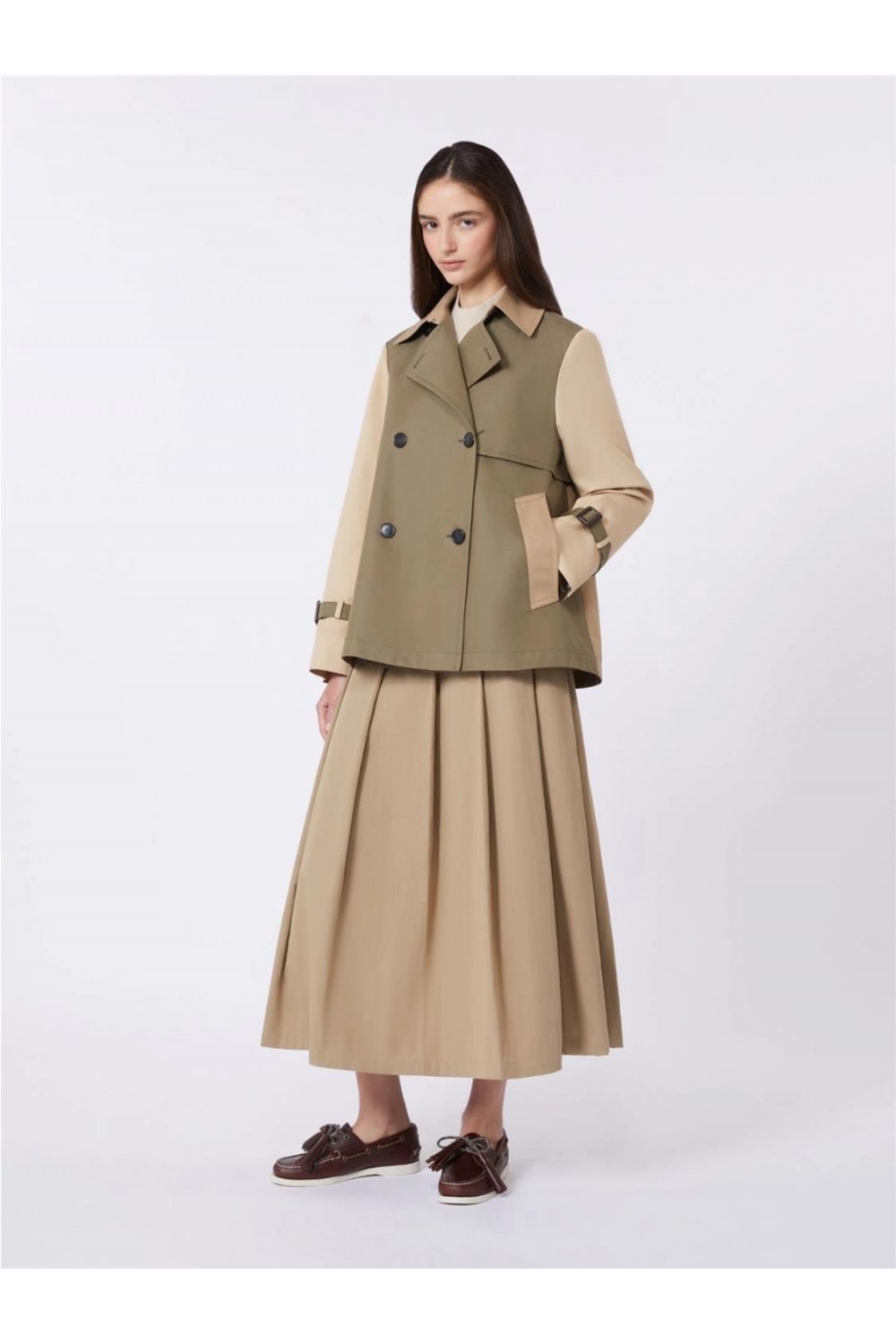 Gabardina corta de mujer... 2