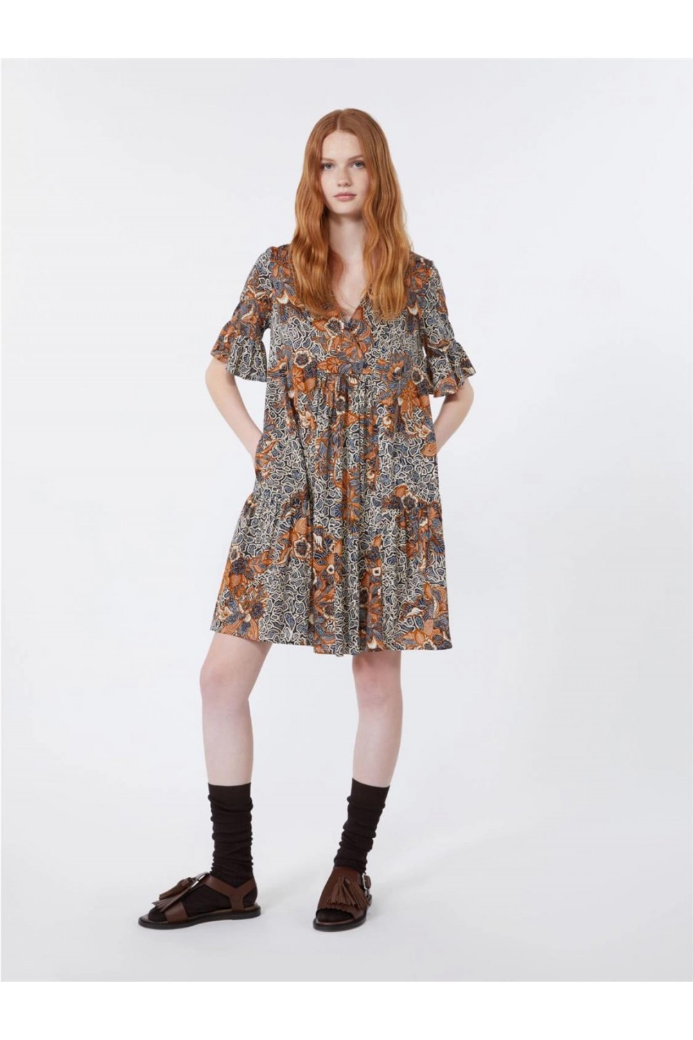 Vestido corto de mujer...