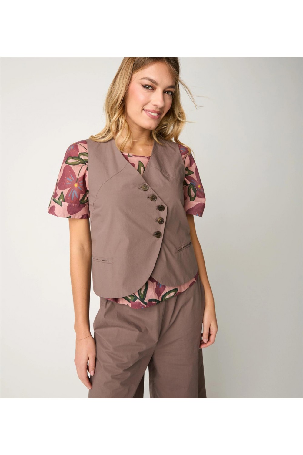 Chaleco de vestir de mujer...