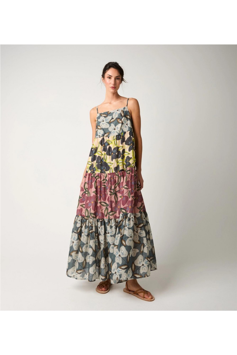 Vestido largo de mujer... 2