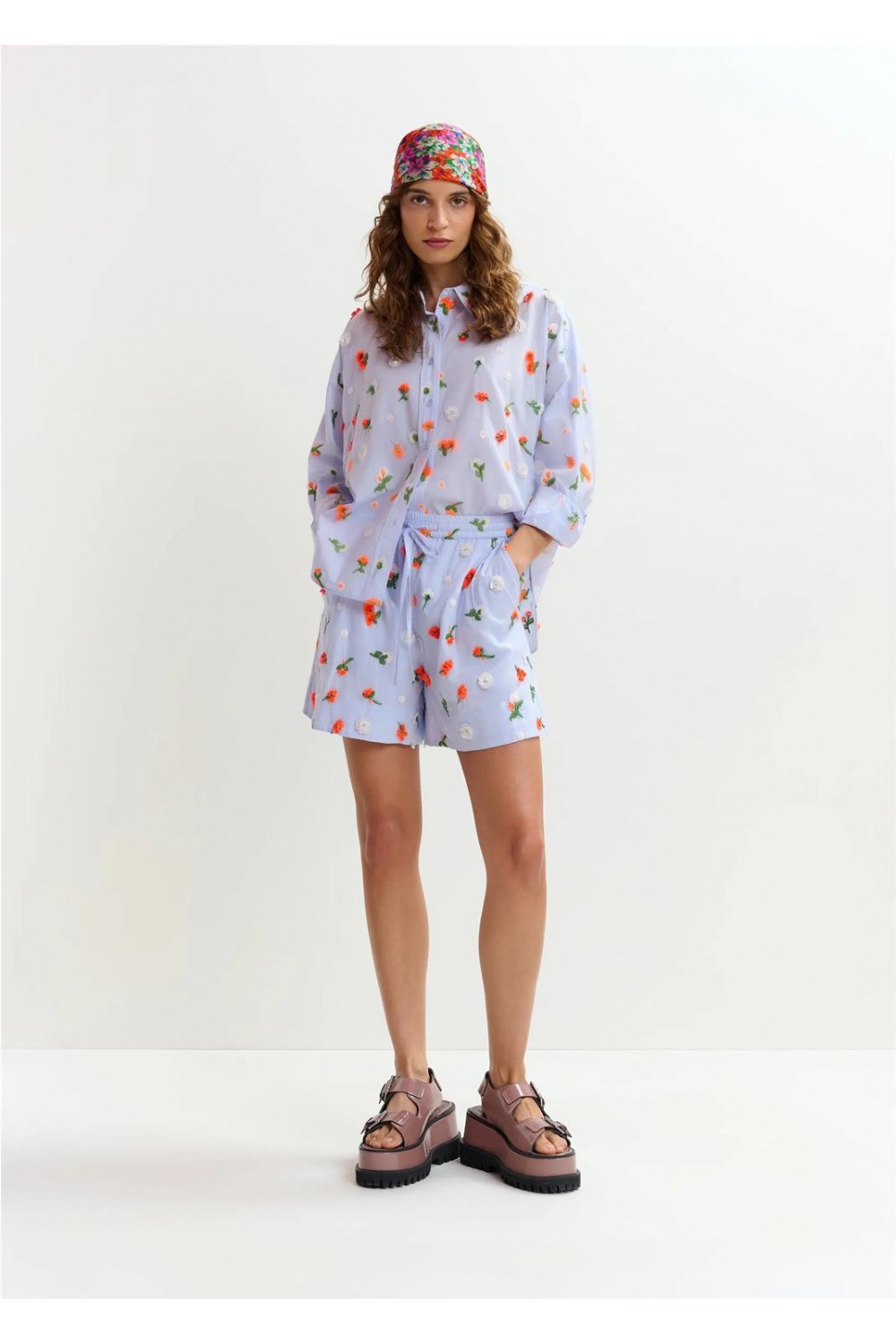 Pantalón corto de mujer... 2