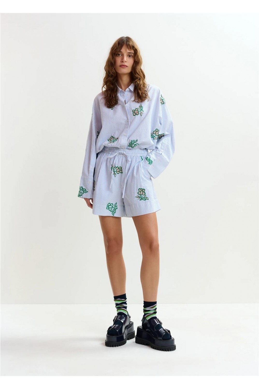 Pantalón corto de mujer...