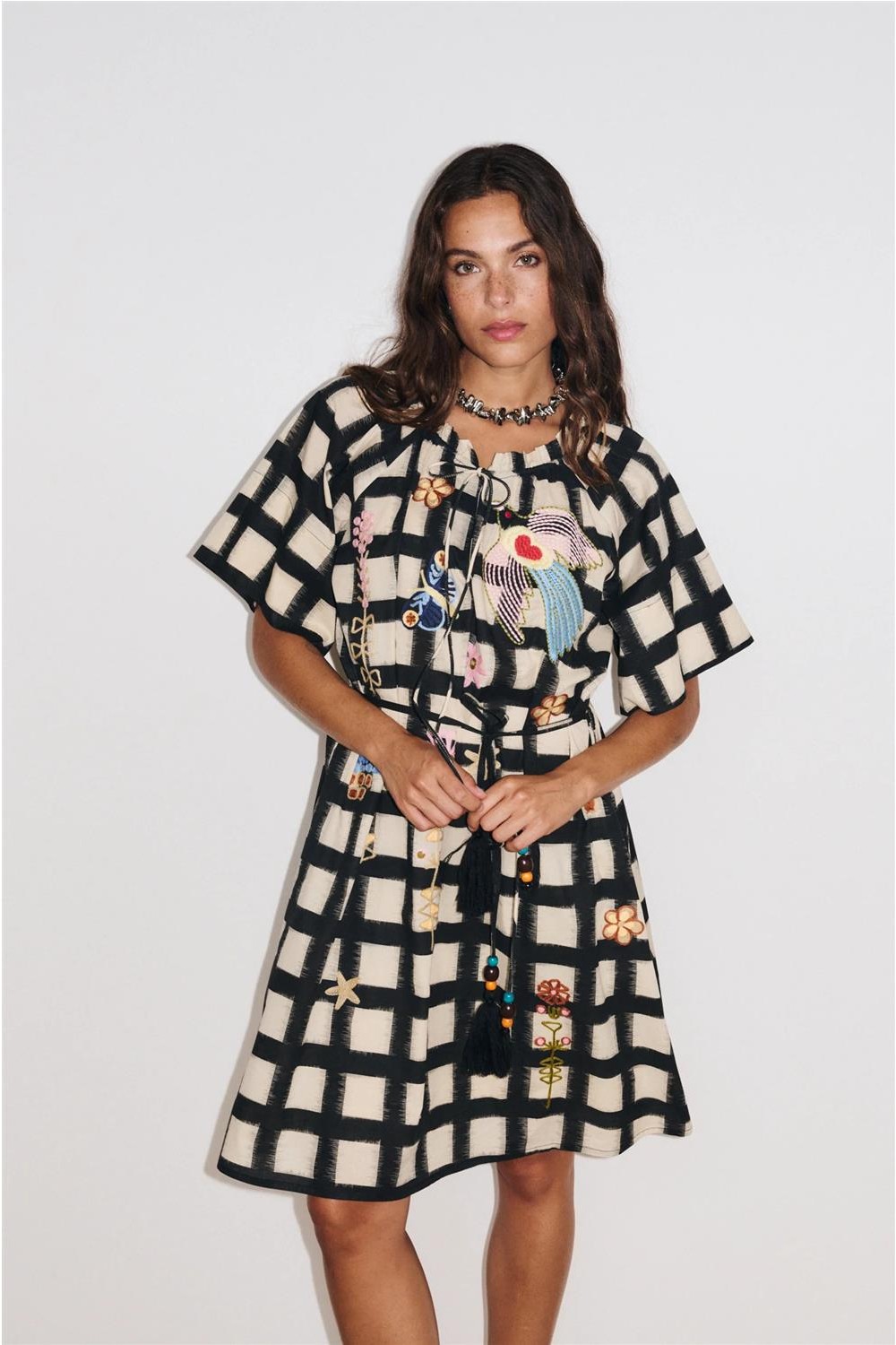 Vestido corto de mujer...