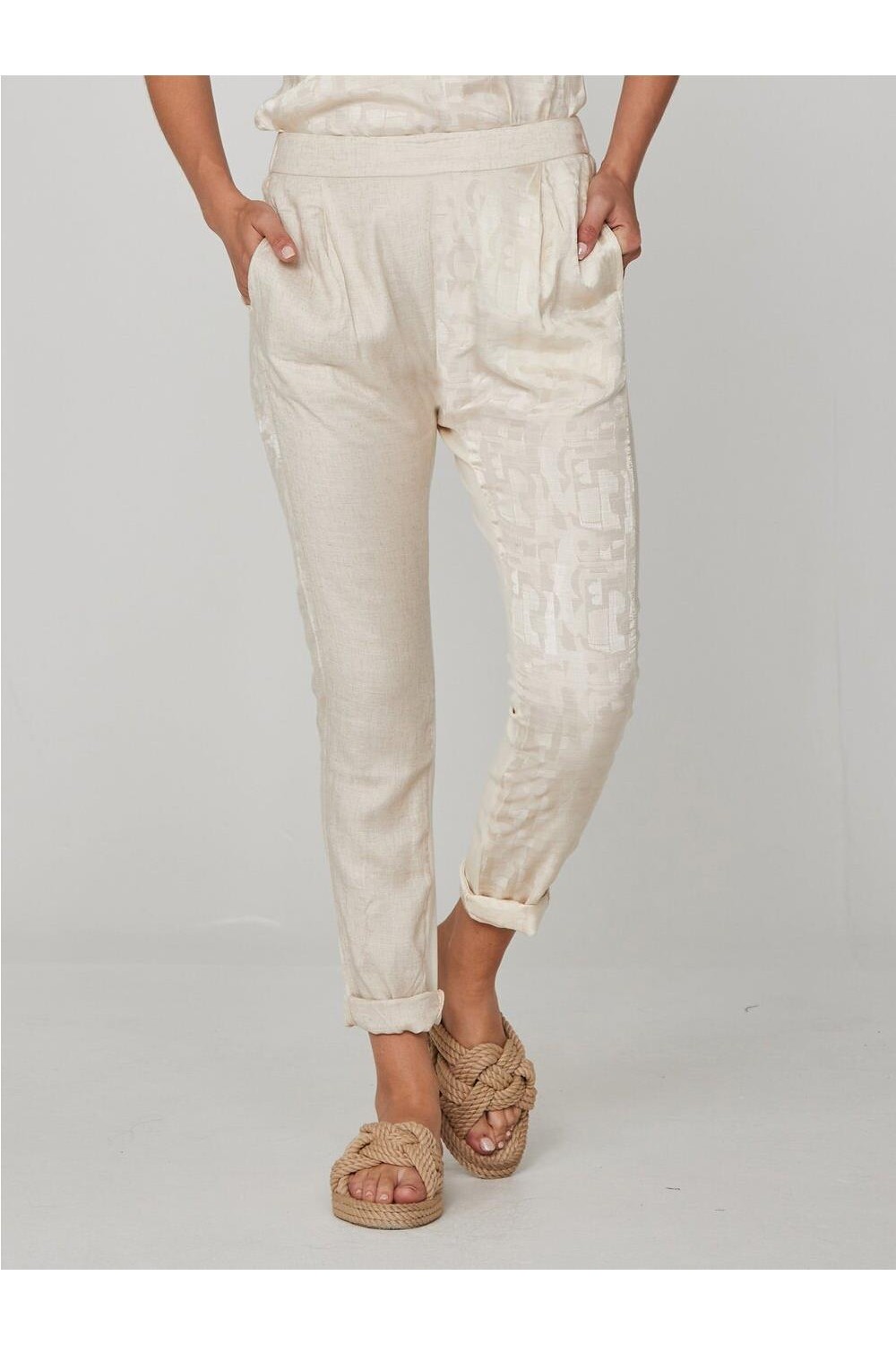 Pantalón de vestir Kika Nü Talla M Color CRUDO